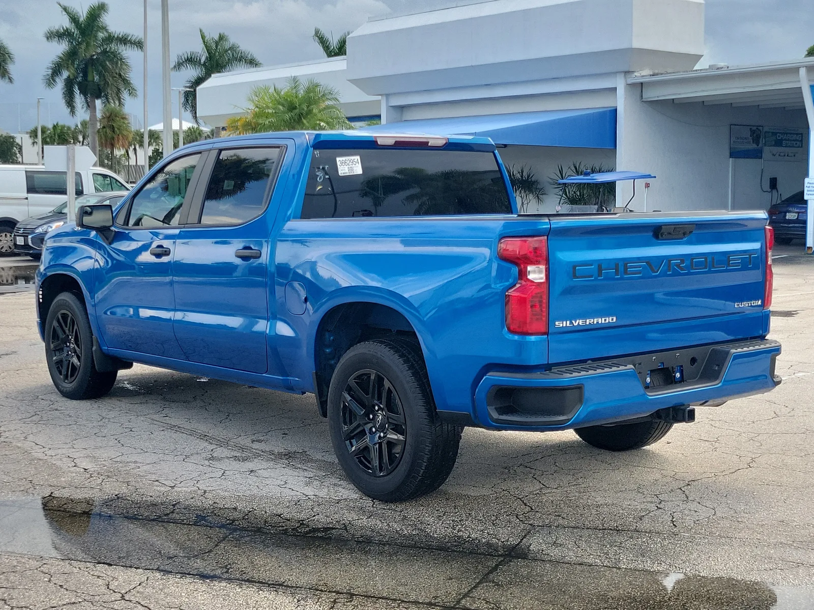 2023 Chevrolet Silverado 1500 Custom photo 3