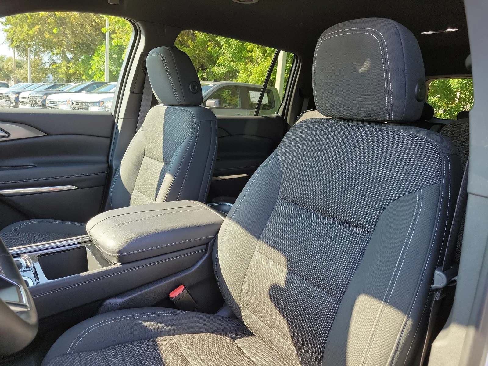 2025 Chevrolet Traverse LT photo 21