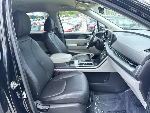 2024 Kia Carnival LX photo 29