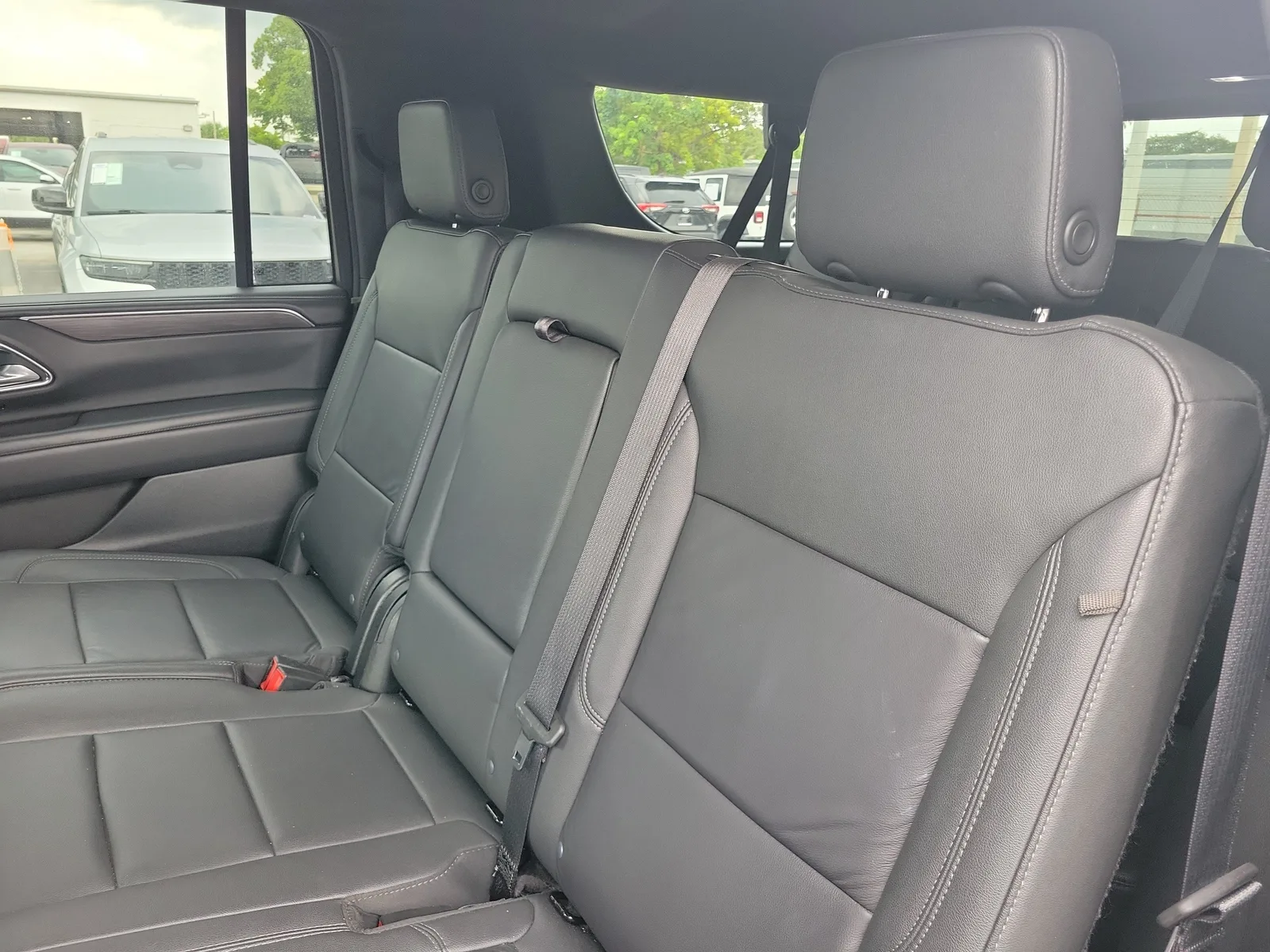 2024 Chevrolet Suburban LT photo 11