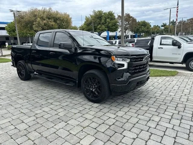 2024 Chevrolet Silverado 1500 RST photo 16