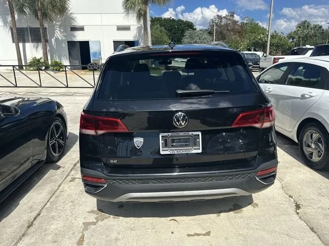 2024 Volkswagen Taos SE photo 6