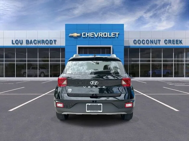 2025 Hyundai Venue SEL photo 7