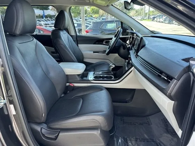 2023 Kia Carnival EX photo 29