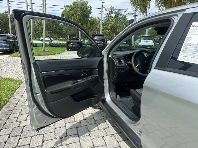 2025 Mitsubishi Outlander Sport S photo 22