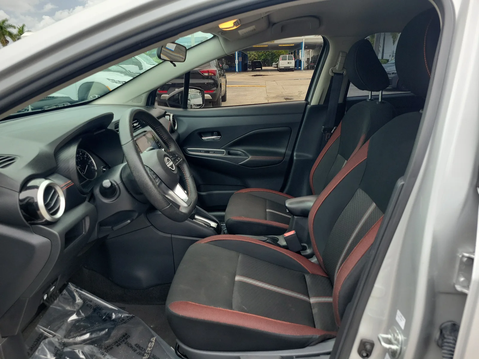 2025 Nissan Versa SR photo 18
