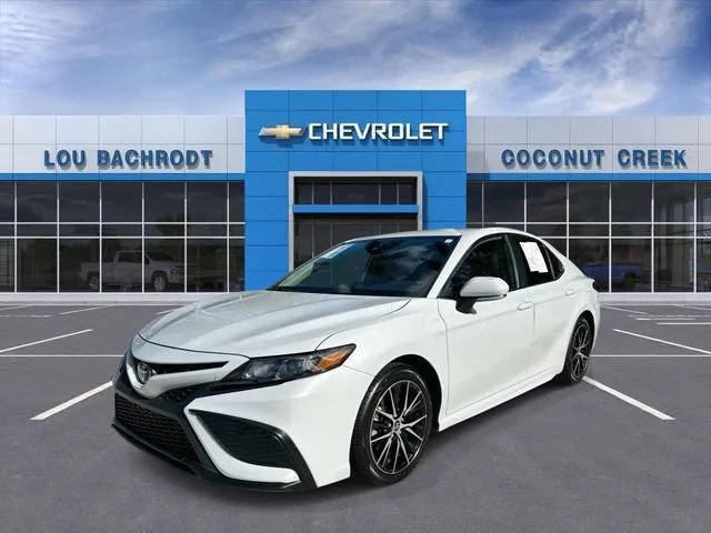 2024 Toyota Camry SE photo 4
