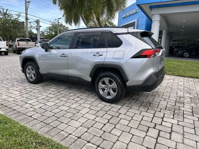 2025 Toyota RAV4 Hybrid LE photo 33