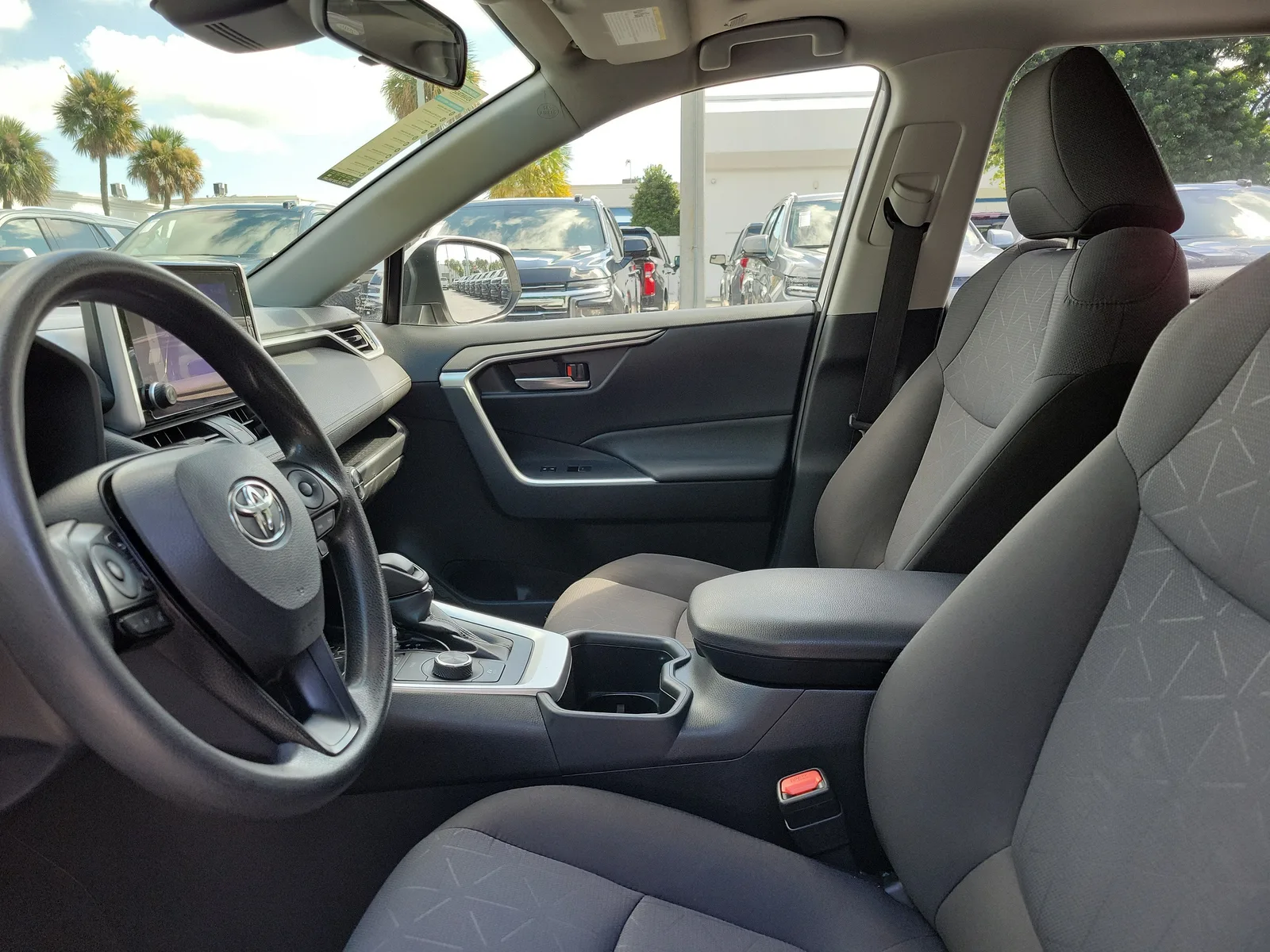 2023 Toyota RAV4 Hybrid XLE photo 21