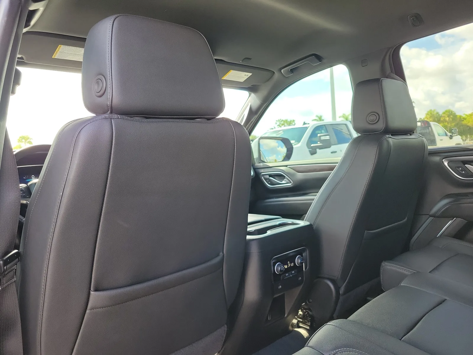 2024 Chevrolet Suburban LT photo 16