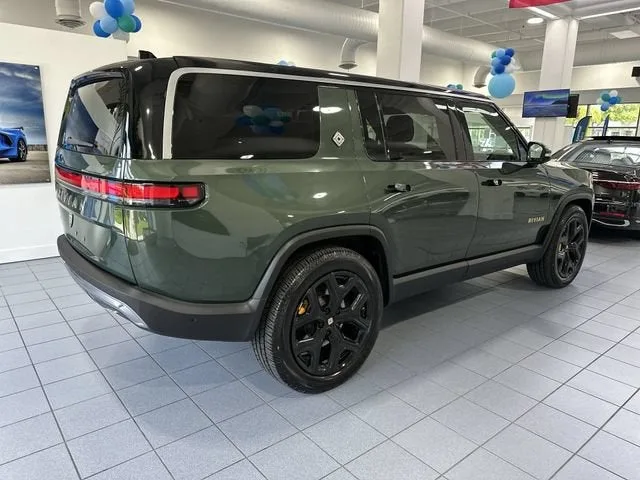 2023 RIVIAN R1S Adventure photo 35