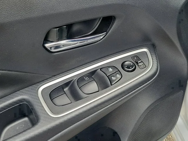 2025 Nissan Versa SR photo 15