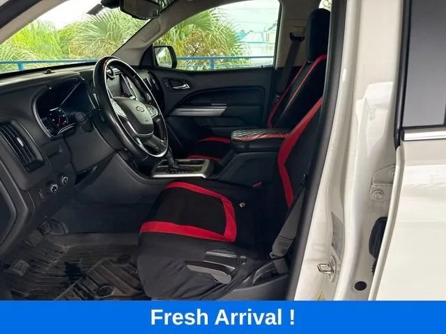 2020 Chevrolet Colorado 4WD LT photo 2