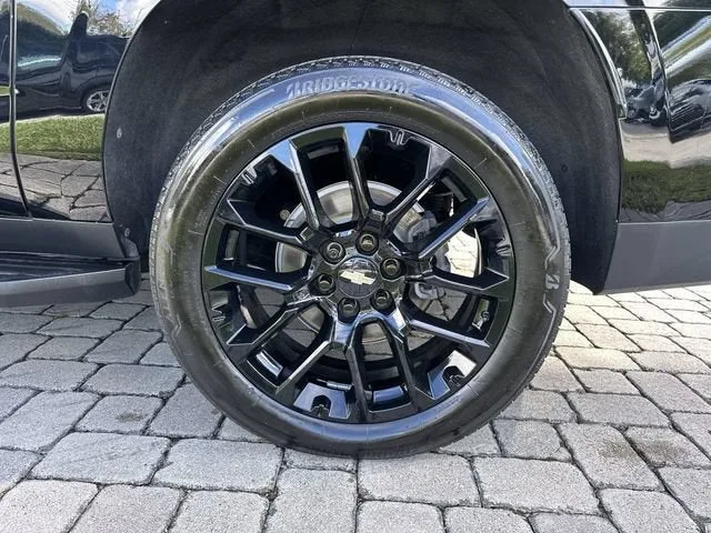 2023 Chevrolet Suburban RST photo 11