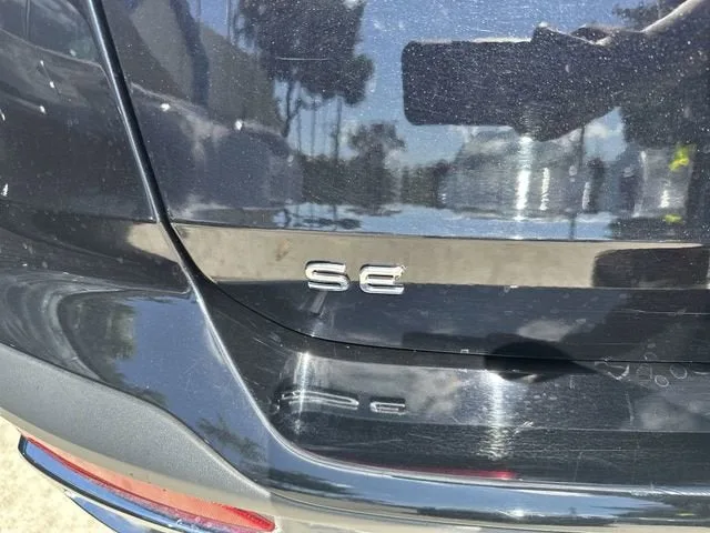 2024 Volkswagen Taos SE photo 12