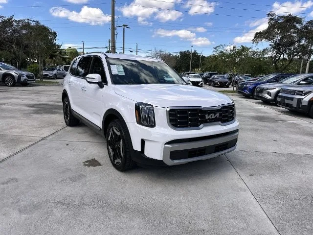 2023 Kia Telluride S photo 17
