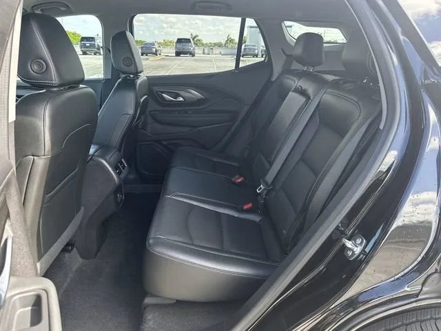 2024 GMC Terrain SLT photo 27