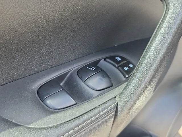 2022 Nissan Rogue Sport SV photo 23