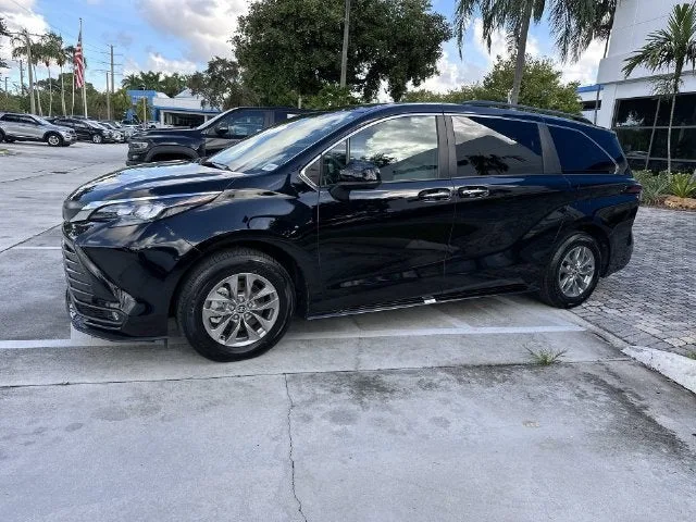 2026 Toyota Sienna XLE photo 31