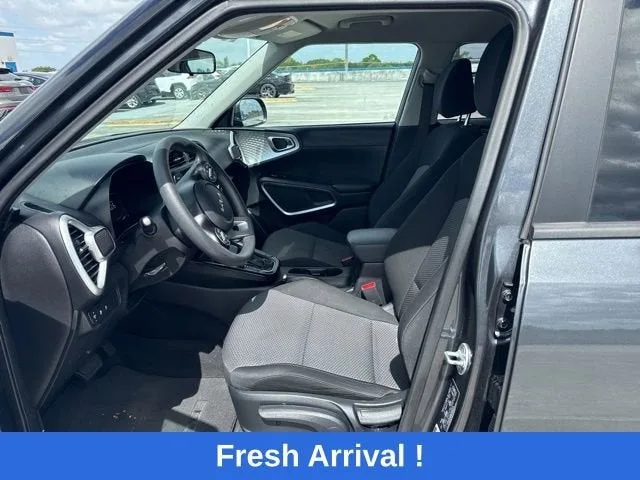 2024 Kia Soul LX photo 2