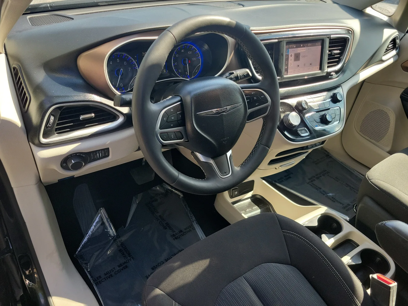 2023 Chrysler Voyager LX photo 18