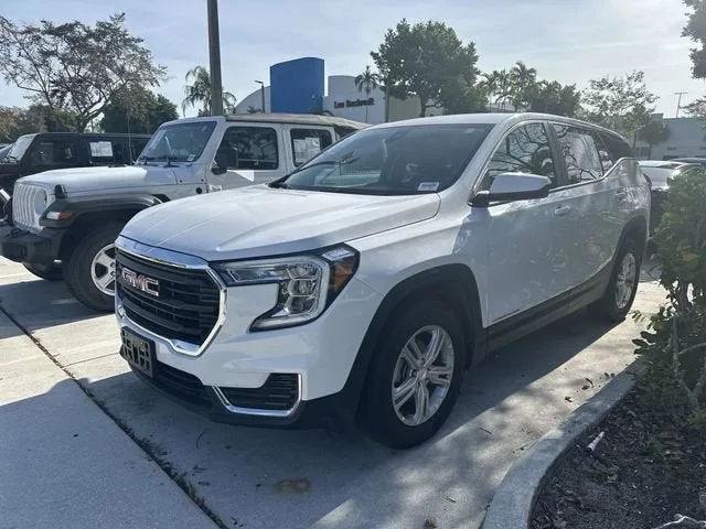 2024 GMC Terrain SLE photo 17