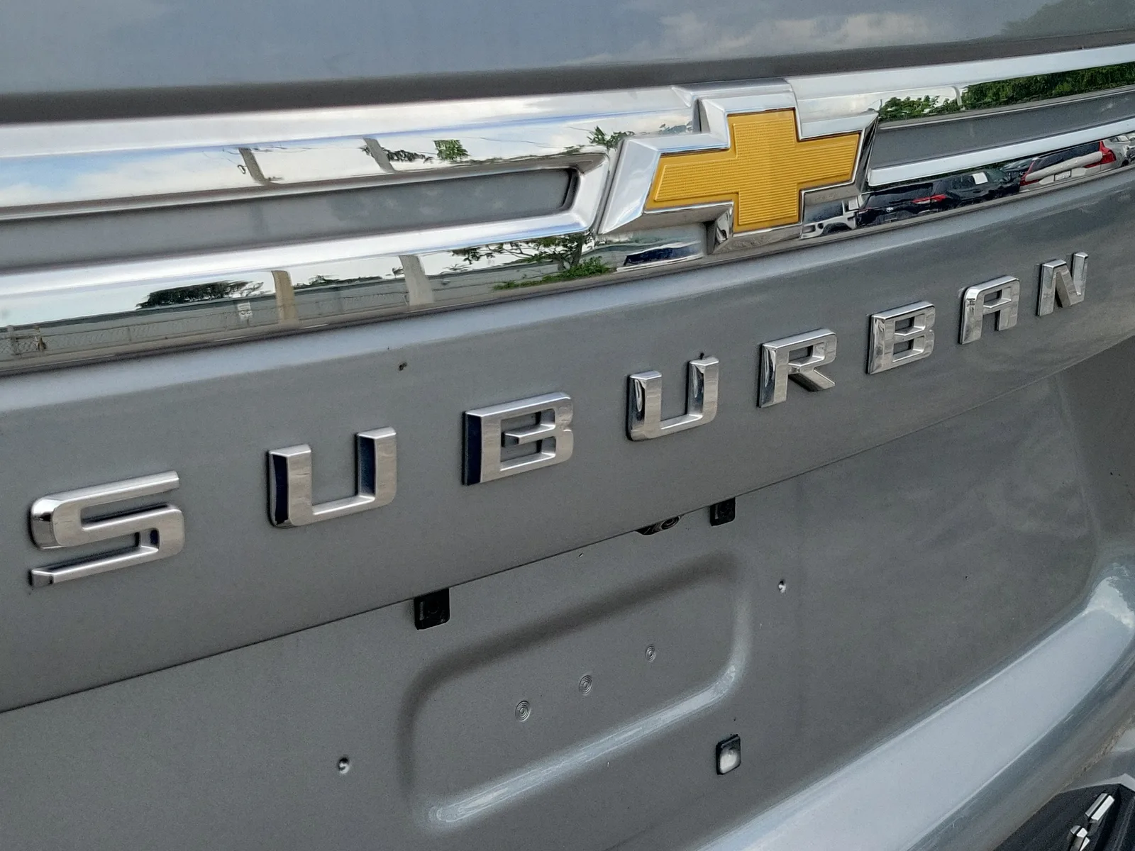 2024 Chevrolet Suburban LT photo 14