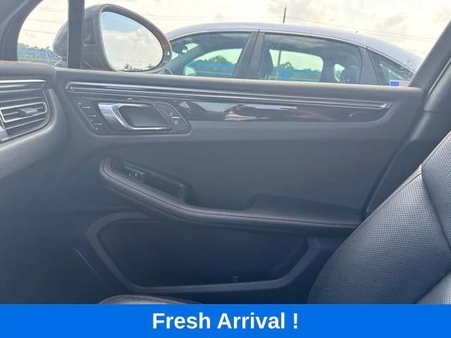 2024 Porsche Macan 4DR AWD photo 11