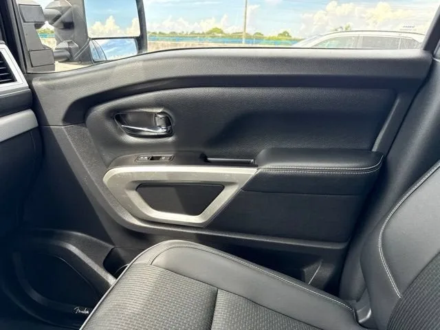 2019 Nissan Titan XD PRO-4X photo 9