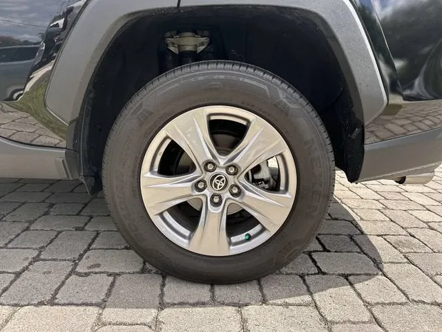 2024 Toyota RAV4 XLE photo 11