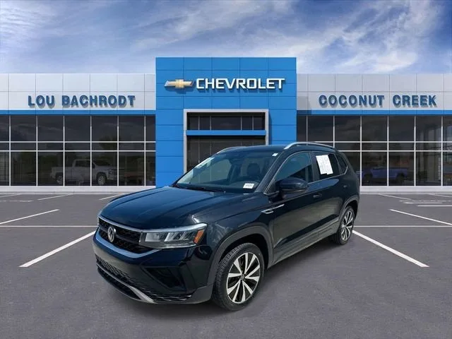 2024 Volkswagen Taos SE photo 4