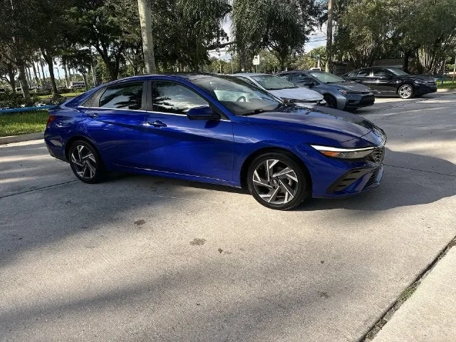 2025 Hyundai Elantra SEL Convenience photo 15