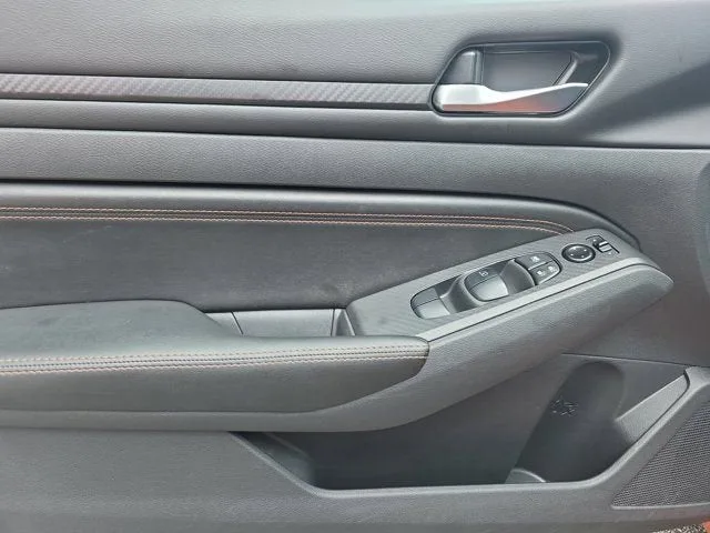 2022 Nissan Altima 2.5 SR photo 19