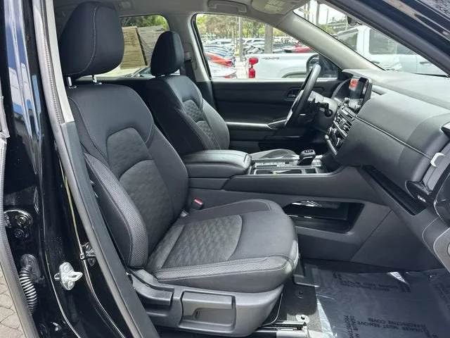 2025 Nissan Pathfinder S photo 29