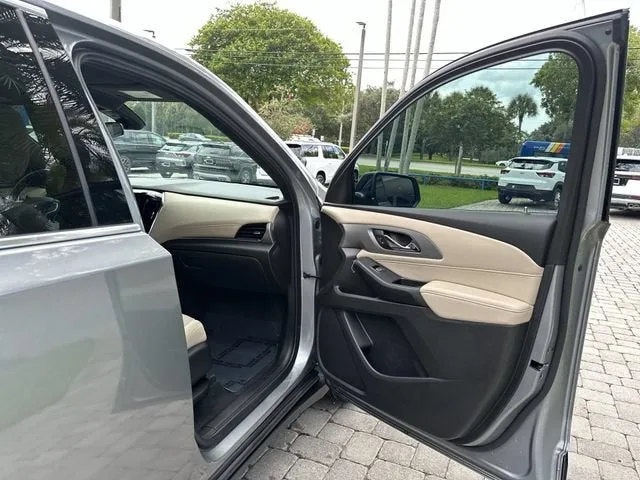 2023 Chevrolet Traverse LS photo 23