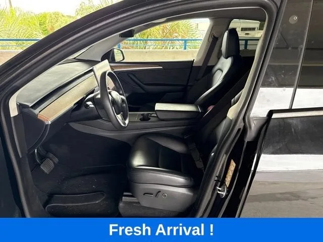2023 Tesla Model Y Long Range photo 2