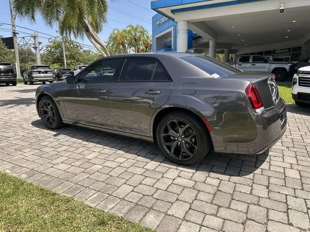 2023 Chrysler 300 300S photo 33