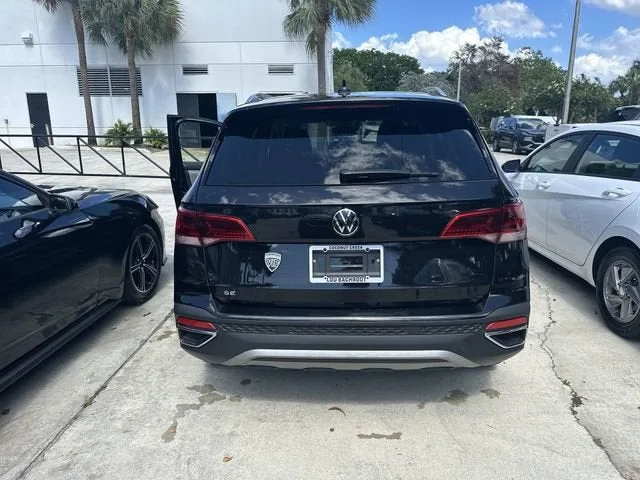 2024 Volkswagen Taos SE photo 21