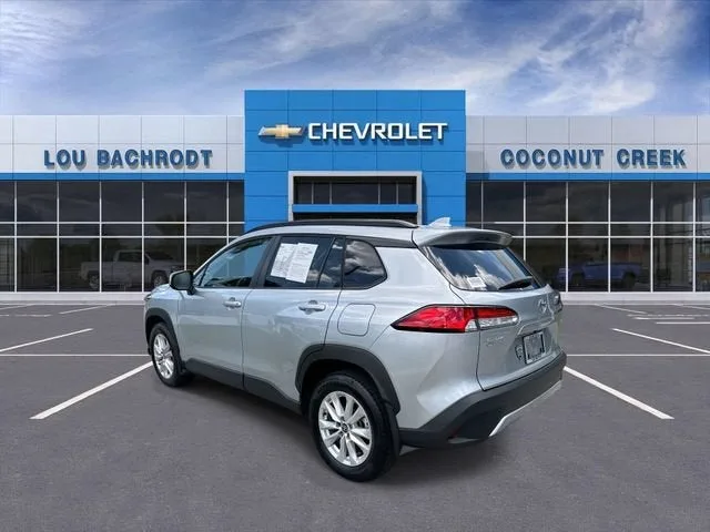 2023 Toyota Corolla Cross LE photo 6