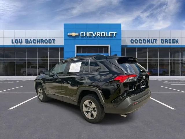2024 Toyota RAV4 XLE photo 6