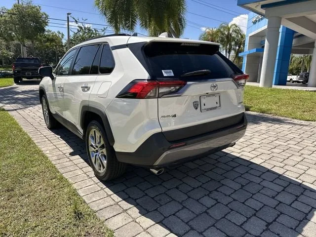 2021 Toyota RAV4 Limited photo 33