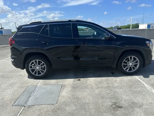 2024 GMC Terrain SLT photo 14