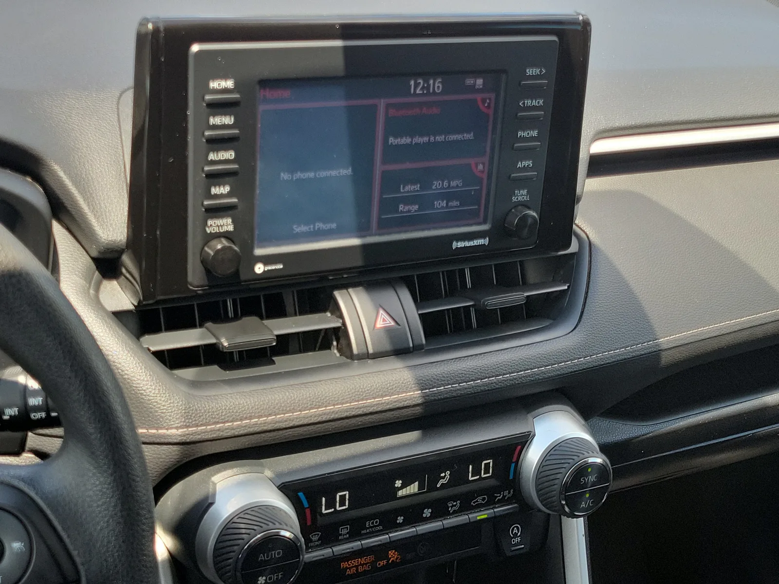 2021 Toyota RAV4 XLE photo 29