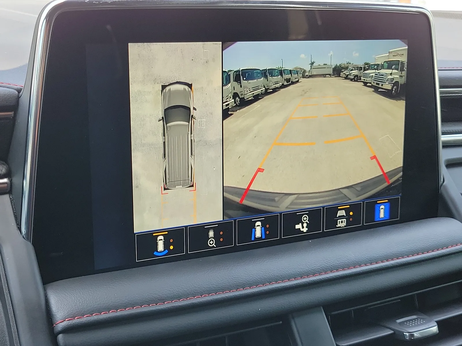 2023 Chevrolet Suburban RST photo 33