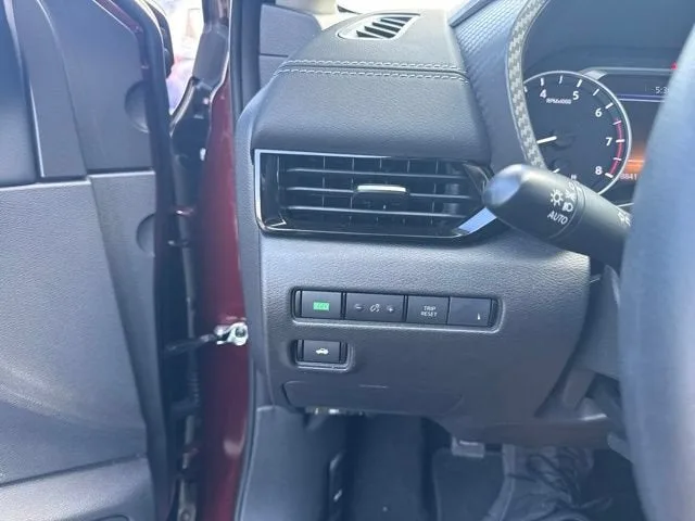 2025 Nissan Sentra SV photo 9