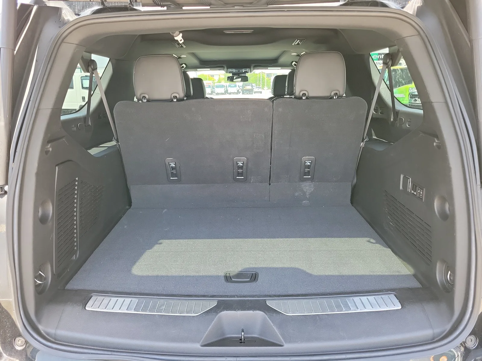 2023 Chevrolet Suburban RST photo 13