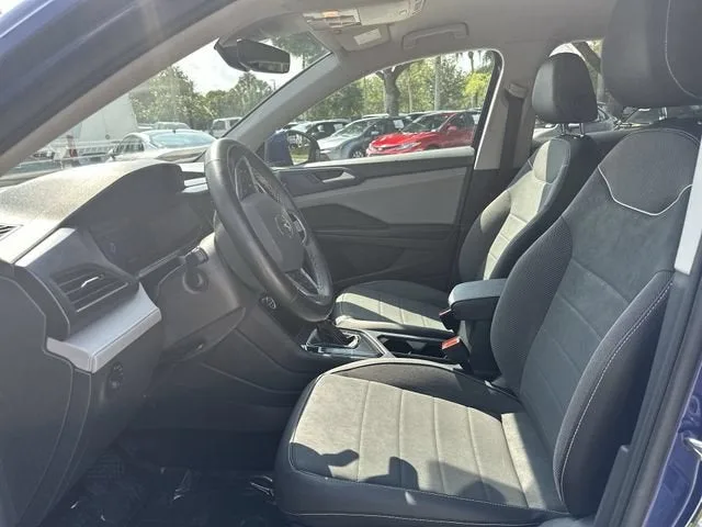 2024 Volkswagen Taos SE photo 23