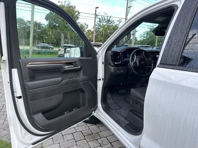 2023 Chevrolet Silverado 1500 RST photo 22