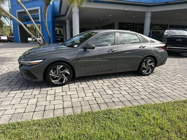 2025 Hyundai Elantra SEL Convenience photo 31
