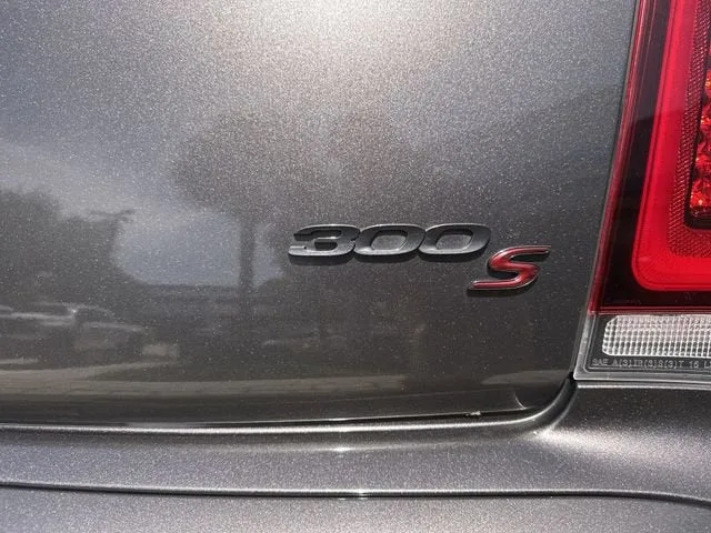 2023 Chrysler 300 300S photo 38